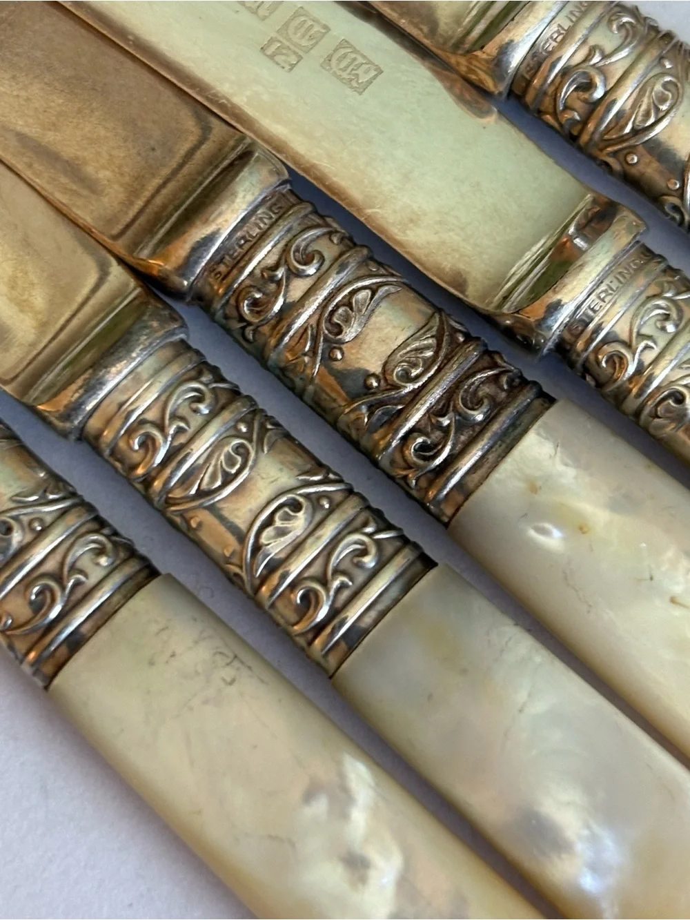 Set of 10 Vintage Nacre-of-Pearl Handle Butter Knives/Fruit Knives, (1900 era)